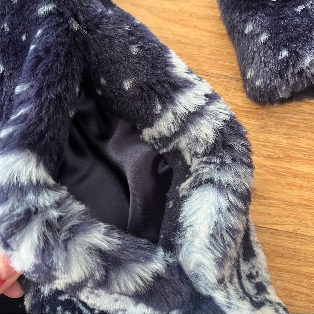 Northern Lifestyles Inukshuk Faux Fur Jacket XS | Arctic Winter Scene Plush Coat - Picture 5 of 6